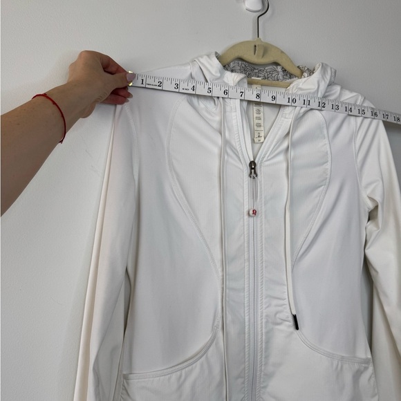 Lululemon Women's White Hooded Jacket - Picture 10 of 17
